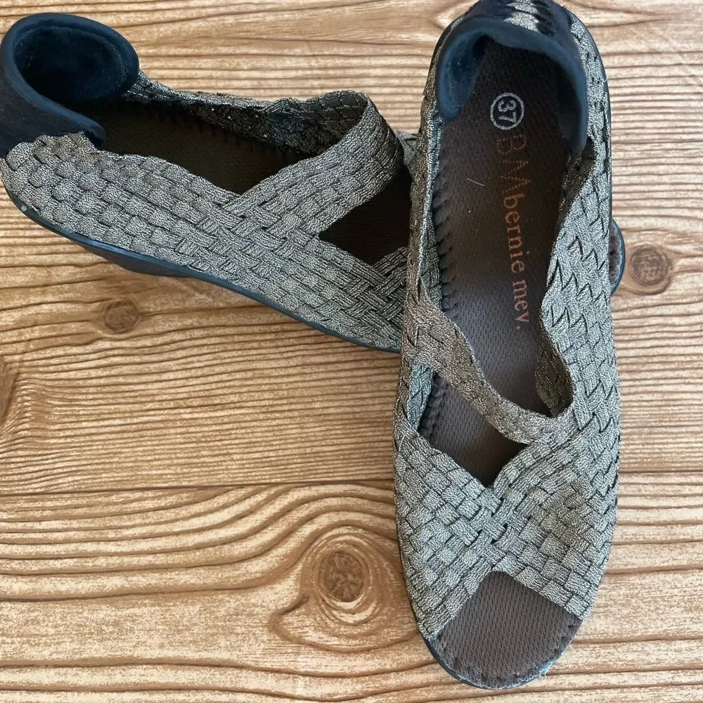 𝅺BM Bernie Mev metallic woven wedge sandals , size EU 37.